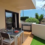 Spacious With Private Garden In Tenerife South Appartement *