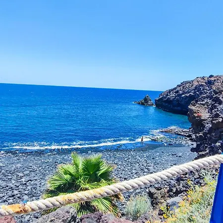 Spacious With Private Garden In Tenerife South Apartamento *