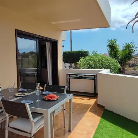 Spacious With Private Garden In Tenerife South Apartamento *