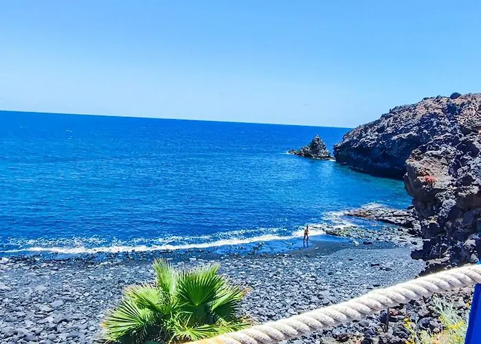 Spacious With Private Garden In Tenerife South Appartamento *