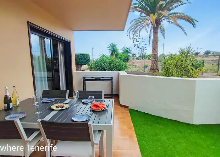 Spacious With Private Garden In Tenerife South Apartament