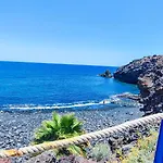 Spacious With Private Garden In Tenerife South Apartament *