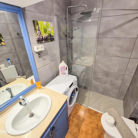 Spacious With Private Garden In Tenerife South Appartamento