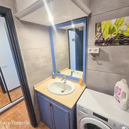 Spacious With Private Garden In Tenerife South Appartamento