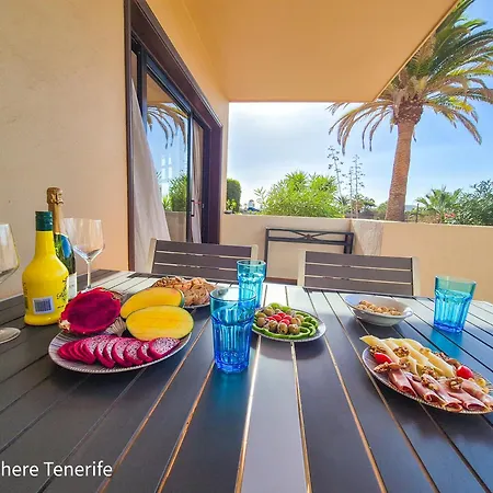 Spacious With Private Garden In Tenerife South Appartamento *