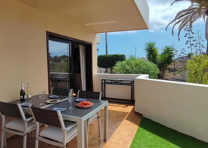 Spacious With Private Garden In Tenerife South アパート *
