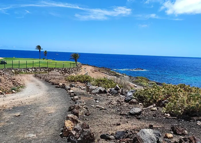 Spacious With Private Garden In Tenerife South Сан Мигель