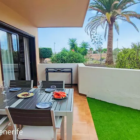 Spacious With Private Garden In Tenerife South Apartman